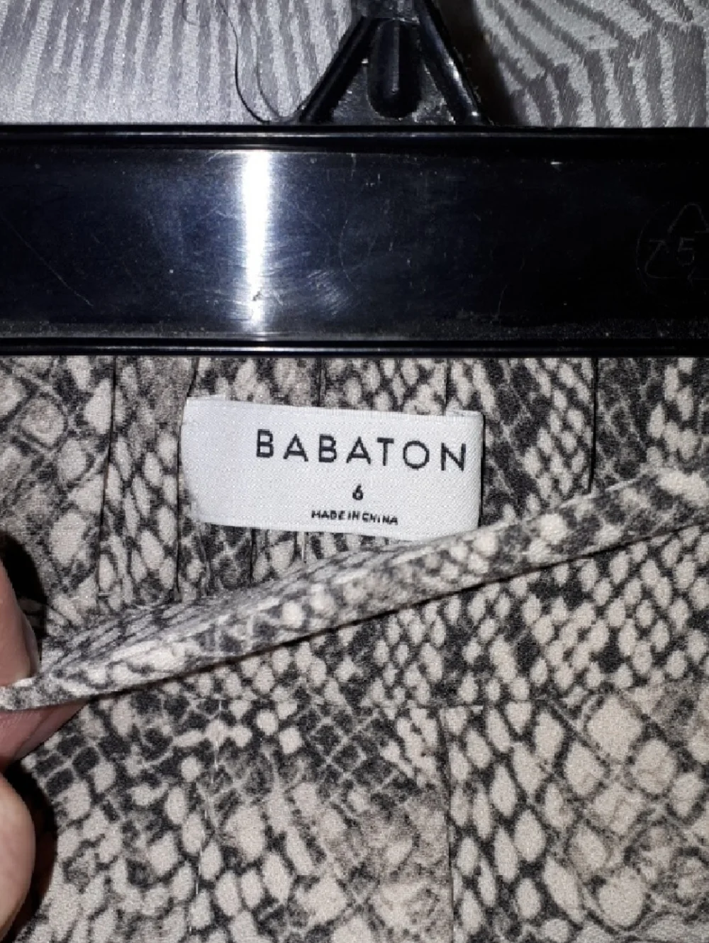 Babaton Snake-Print Shorts Size 6 - Picture 5 of 6